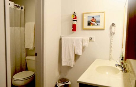 Water View Suite 3 Bathroom